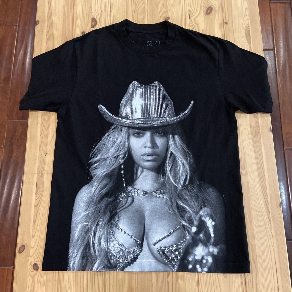 Beyonce Renaissance Tour 2023 Outside All Summer XL? Short Sleeve